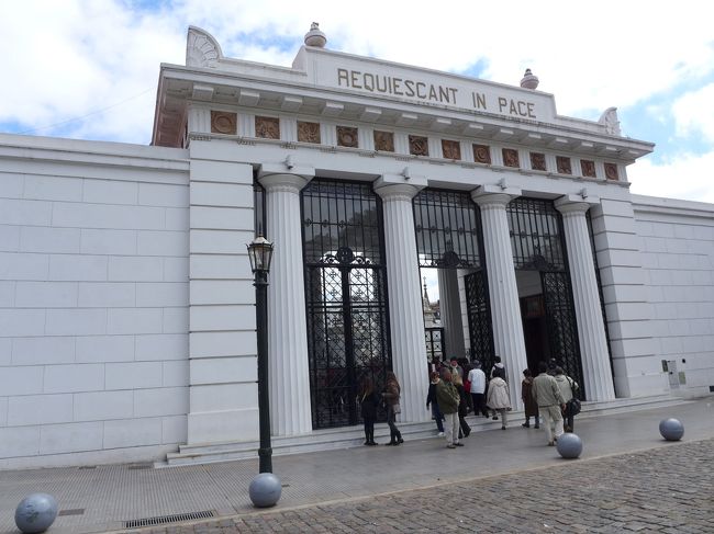 レコレータ地区のレコレータ墓地の見学です。