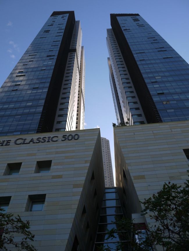 A棟・B棟あり、各フロア4室のよう。<br />エレベーターは4台。<br /><br />ビュッフェレストランは朝食で利用。<br />1人20,000ウォンで、宿泊割引が2,000ウォン。<br />品数も多くなく、あまり美味しくなかった・・