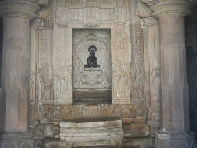 パールシュヴァナータ寺院の本尊。