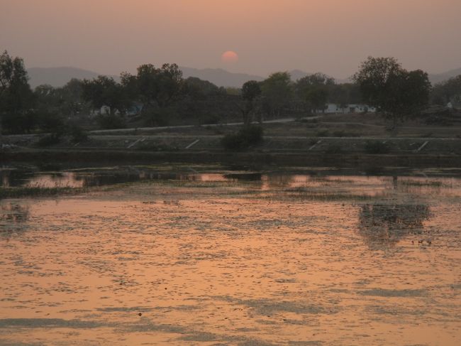 夕陽が沈みきった。