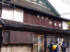 松亀園を渡ったところには、御釜神社がありました。

でも、もう疲れちゃって・・・今回は寄らずに帰ってきてしまいましたが、鹽竈神社別宮に祀られる鹽土老翁神が、製塩に用いたと伝わる四口の神釜が祀られているそうです。

世に異変があるときに水の色が変じると言われており、先の震災でも水の色が変化したと言われています。「日本三奇」のひとつ。

と、今、説明文を読んで・・・鹽竈神社より見たかったかも・・・と思っちゃいました。次回に見たいです。