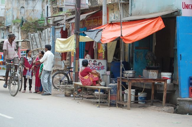 おしゃべりしたり、休憩したり・・<br />ちなみに私は、地面に足がつかない自転車に乗る勇気がない！<br />乗ったが最後、こぎ続けるだろう・・止まることができない。<br />自転車操業ってそんな感じ？