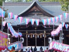 四柱神社のお祭りだそうであたりには屋台がたくさん出ていました。
とってもにぎやかな雰囲気。