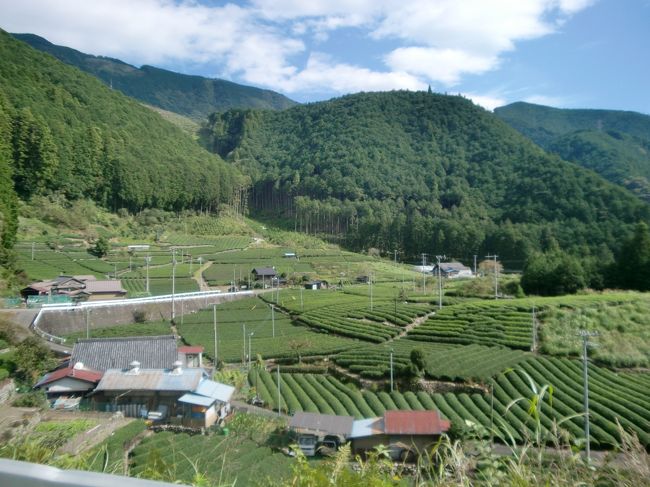 <br />静岡市の中心部からも、島田駅方面からも約１時間半。<br /><br />茶畑の中をどこまでも進みつつ…