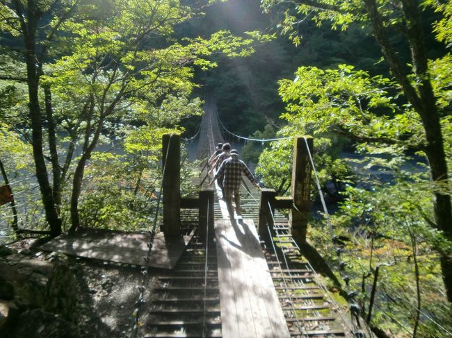 <br />一度に１０人までしか渡れないとか。