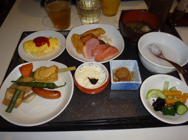 朝食です<br />その場で干物焼いてくれます<br />おいしいです<br />