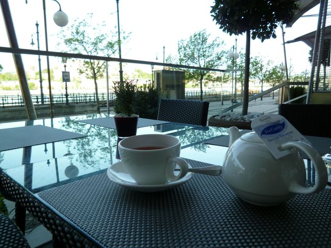 朝、テラスで食後のお茶♪<br />さわやかで気持ち良いー！