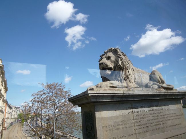 セーチェーニ鎖橋を渡って、ブダ地区へ。