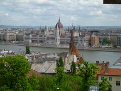 漁夫の砦からの国会議事堂。すごく立派なのが遠くからでもわかります！