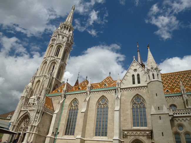 そしてマーチャーシュ聖堂。<br />美しい〜