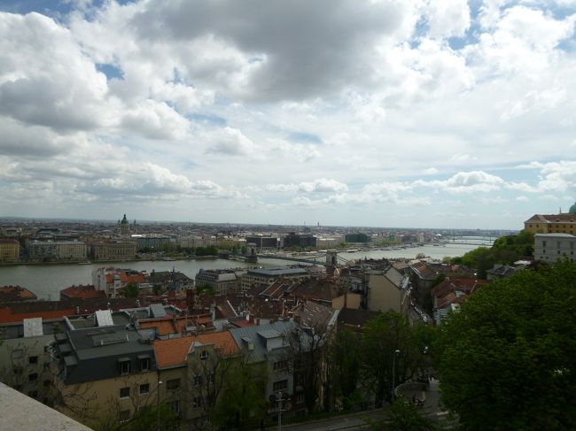 漁夫の砦から。