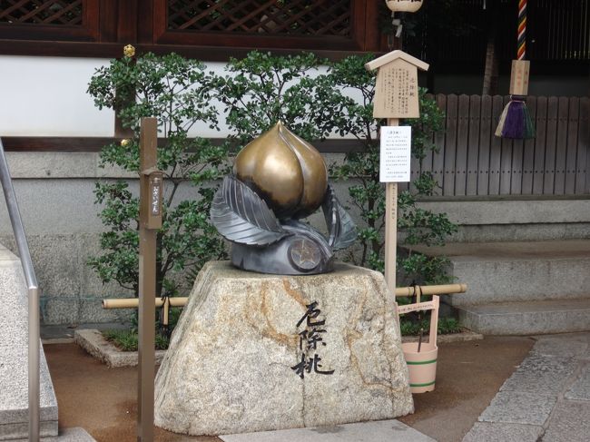 厄除けの桃<br />なでなでしました