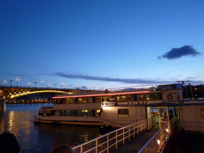 夕暮れてきました。<br />これからドナウ川クルーズです。