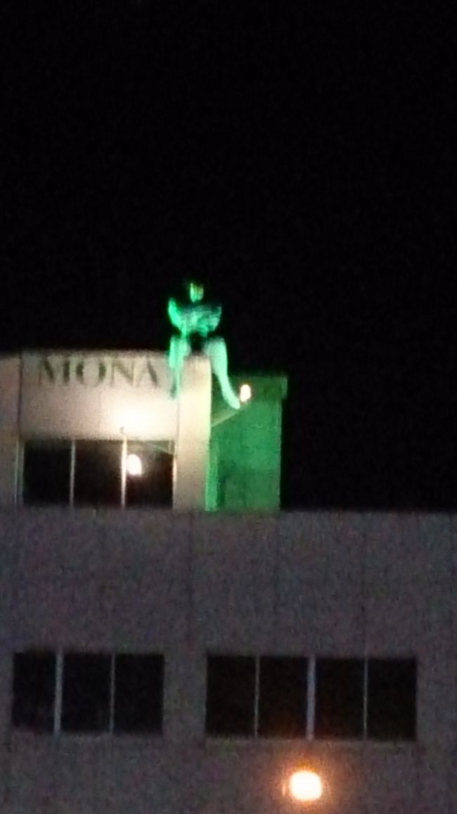 そして……何故かビルの上には……？<br />デビルマン？<br /><br />