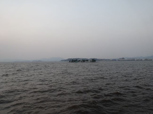 車を降りるまで見たことない真っ赤な夕日があったが車を降りると夕日が雲で消えてしまっていた。。残念<br />旅館に向かい1日目終了