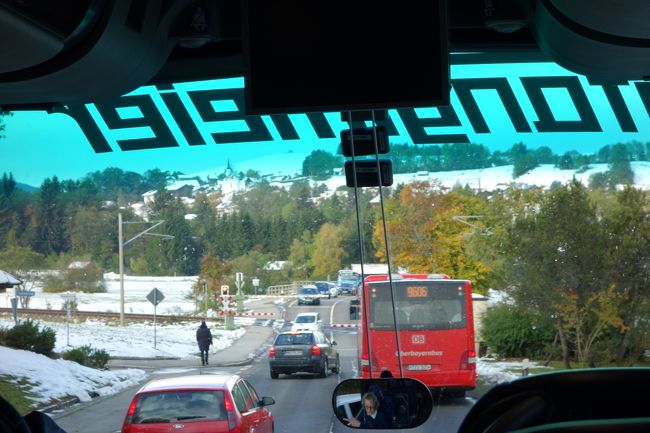 踏切が故障して上がらず…<br />個人の人たちはバンバン通ってたけど、バスはね…<br />しばらくしたら警察が来て通してくれた！<br />警察が日曜日にこんなに早く来るとは予想外らしいbyガイドさん