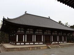 唐招提寺を建立した人物と言えば有名な鑑真。ということで日本史の教科書には大抵載っている鑑真和上坐像を探したのですが…

これも例年6月にだけ公開されるとういことで、今回は見られず。
…って、ここまでチェックリストが2つしか埋まってないけど、なんてことだ！