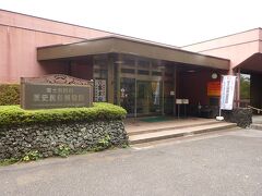 富士吉田市歴史民俗博物館

入館料300円ですが、当日のレーダードーム館の入場券があれば無料で入れます。
富士山信仰、富士吉田の歴史や産業などの展示がありますが、バスの時間が迫ってたので駆け足で見学。文化遺産としての富士山を知るには欠かせない場所に思えました。