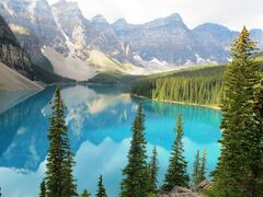 モレーン湖（Moraine Lake）。
バンフ国立公園内の湖ですが、ツアーではヨーホー国立公園と一緒に回ることが多いです。

■ 関連記事 ■
5日目） モレーン湖，エメラルド湖，タカカウ滝
http://4travel.jp/travelogue/10817085