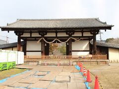 転害門を出てすぐの看板を見ると、北山十八間戸(鎌倉時代に忍性がハンセン病患者救済のために建てた施設)が歩いてすぐの所であるのが分かり、これも教科書で読んだことがあるので行ってみたいと思ったのですが、時間がかなり押していたので断念。

しかし東大寺からこんなに近いとはかなり意外。