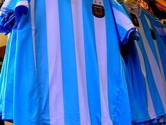 【ブエノスアイレスの風景・街並み】

マラドーナ イコール このユニフォーム！

2014年リオ・ワールドカップでは、あの世界一の得点王【メッシ】が着ます！

