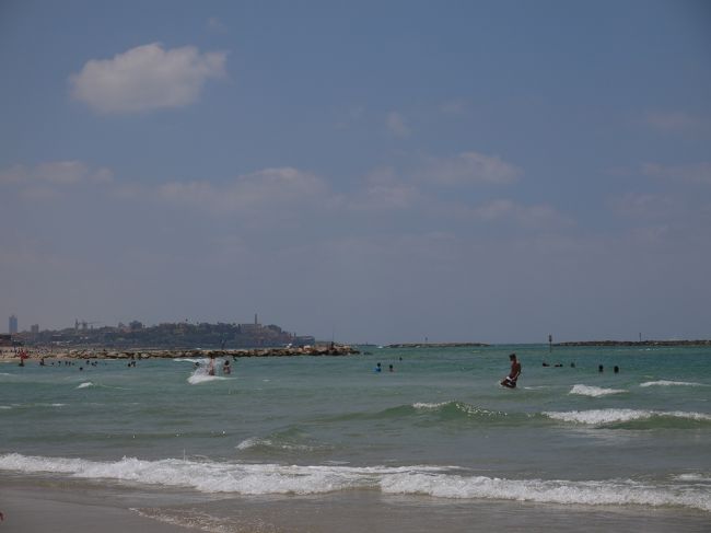 海も遠浅で穏やか、場所により適度に波があり<br />波に乗って流されたりと満喫。