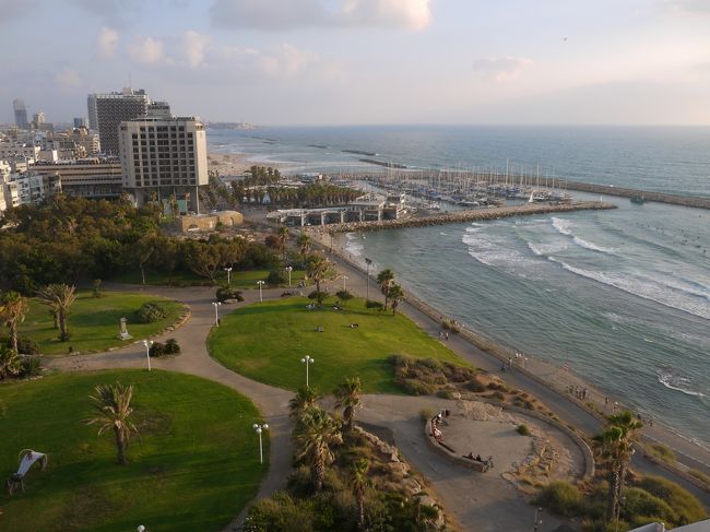 高台なので、客室からの眺めも素敵<br /><br />テルアビブはエルサレムと比べて<br />湿度も少ないそうで、過ごしやすい。