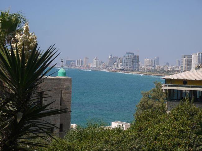 ヤッフォからテルアビブを眺める<br /><br />海って青いんだな〜と感動。
