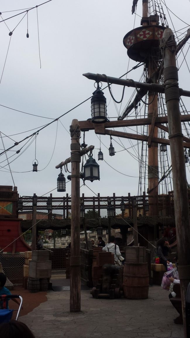 定番のフォートレストエクスプロレーション。<br /><br />子どもが勝手に遊んでくれて、<br />おかーさん助かるわー。<br /><br />そこからアクアトピア。<br />ストロベリーポップはちょっと、、、<br />なので、足を延ばしてチュロス購入。