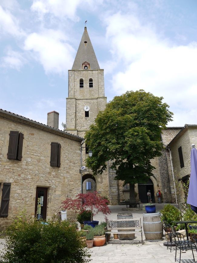 村の教会です。