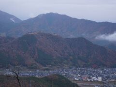 2日目は、3時に、兵庫県朝来市にある竹田城へ向かいます。真っ暗な山中を登り竹田城跡の向かいの山の中腹にある立雲峡を目指します。この日は残念ながら雲海あらわれず。
