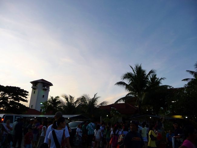 この日は水曜日・・・<br />チャモロビレッジのナイトマーケットで<br />夕食＆お買い物