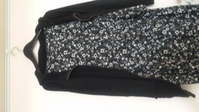 おまけ<br /><br />舞浜<br />天気：曇り時々晴れ（一応折りたたみ傘準備）<br />気温：17-21℃<br /><br />服装は薄手ワンピース（長袖）にロングパーカー。<br />足元はヒートテックのレギンスにスニーカー。<br />日中はストールをまいたり外したり。<br />帰る時にヒートテックの長袖を着込みました。<br /><br />特に屋外では寒くないですが、<br />電車は暑かったです。