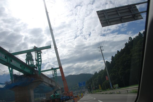 北陸自動車道の福井北インターから国道416号・158線へ、中部縦貫自動車道の建設が進んでいます。<br /><br />