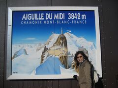 やってきました、エギーユ・ドゥ・ミディ。標高3842m、富士山より高いです♪

山名は「正午の時計の針」という意味。
