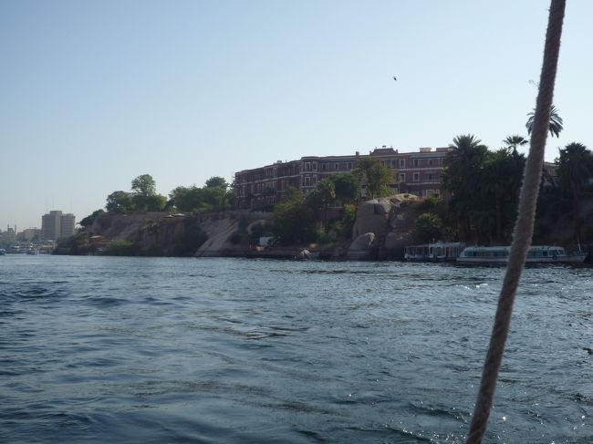 アガサクリスティ が 「ナイルに死す」を執筆してたときに<br />滞在していたホテルだそう。<br />