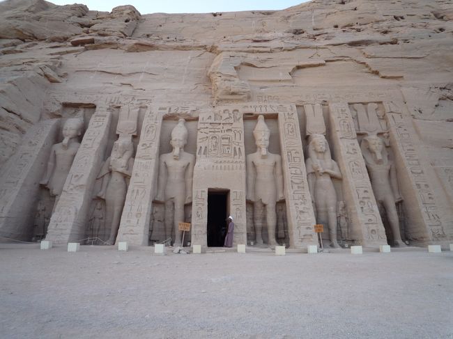 お隣にある小神殿。