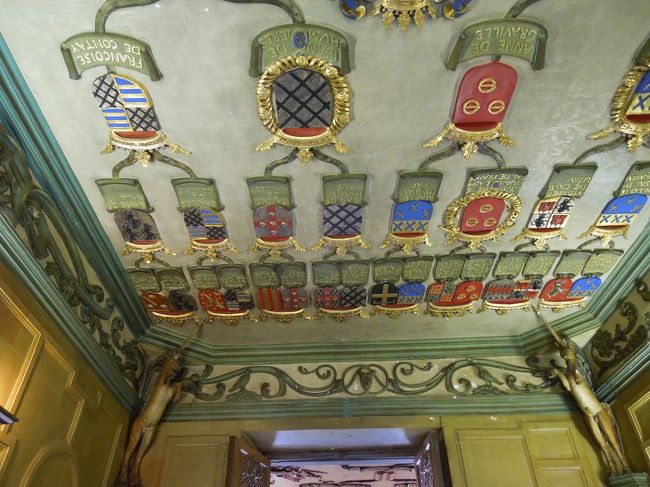 こちらのお部屋の天井もこのようになってます。