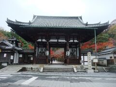 日本でも有数の観音霊場の石山寺。紫式部は石山寺参篭の折に源氏物語の着想を得たとする伝承があります。