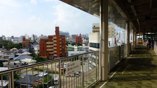 ＯＴＳレンタカーは９時から予約していますが、壺川駅前店からの出発なので、ゆいレールの美栄橋駅にやって来ました。