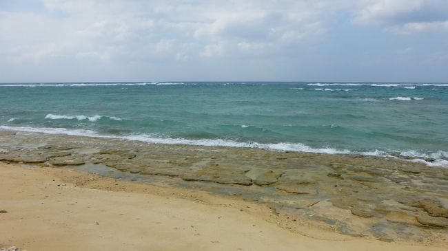 風がかなり強く、海には白波が立っていました。