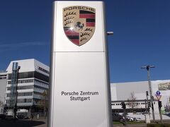 もう少しフライトまで時間があったので、Stuttgartにあるポルシェ博物館（Porsche Museum）へ。