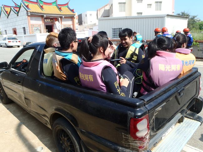 ここから車に乗り換えて海へ