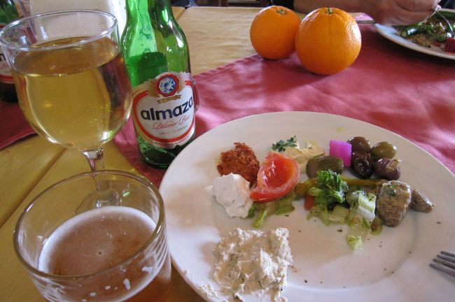 飲み物は、最初に飲むビール、その後の白ワインをグラスで注文しました。旅行の時には、出来るだけ食べ過ぎないように心掛けています。