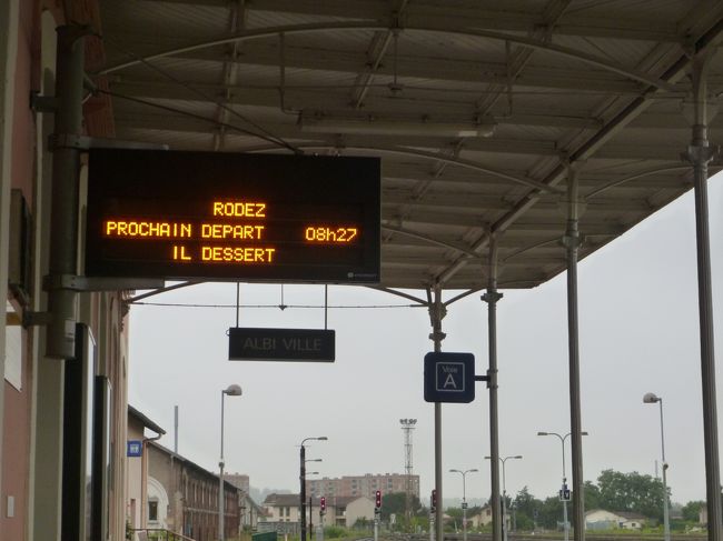 ８：２７、アルビ発。<br />この日のアルビ〜ロデスの列車は８：２７〜９：４８、１１：１８〜１２：３２、１２：２３〜１３：４５、１５：３４〜１６：５４の４本だけ。<br />いかに不便であるか、今更ながら痛感。