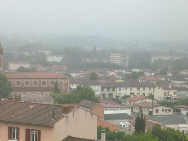 ８：５１<br />かなり大きな街みたい。