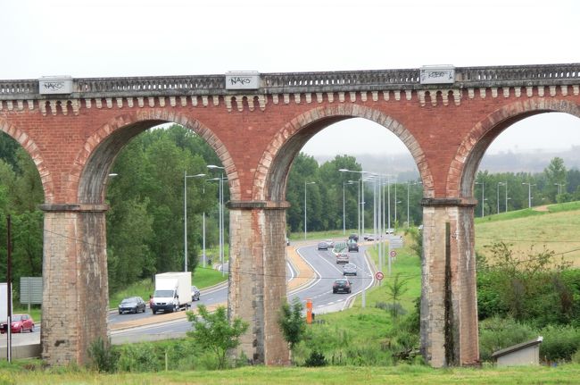あの向こうがコンクにつながる山々なのか。