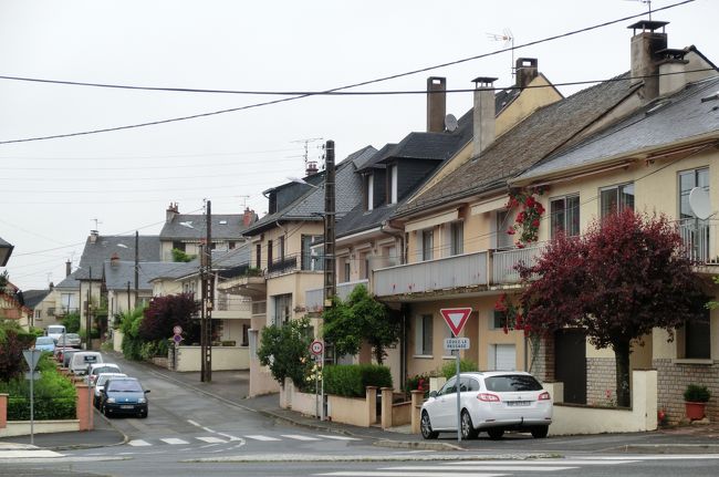 普通の住宅地なのに、どの家も手入れが行き届き、きれいな街並みになっている。