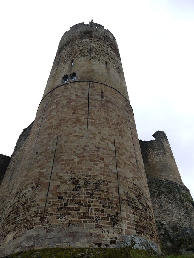 城の塔です。城壁の角が塔になっていました。