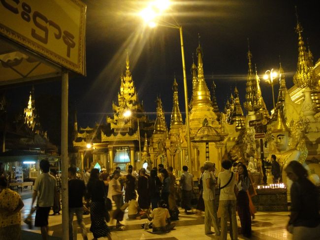 色んな人がいる。<br /><br />日本人より韓国人が多かった。たまたま韓国の団体を見かけたからかな。<br /><br />フランス人の団体もいた。